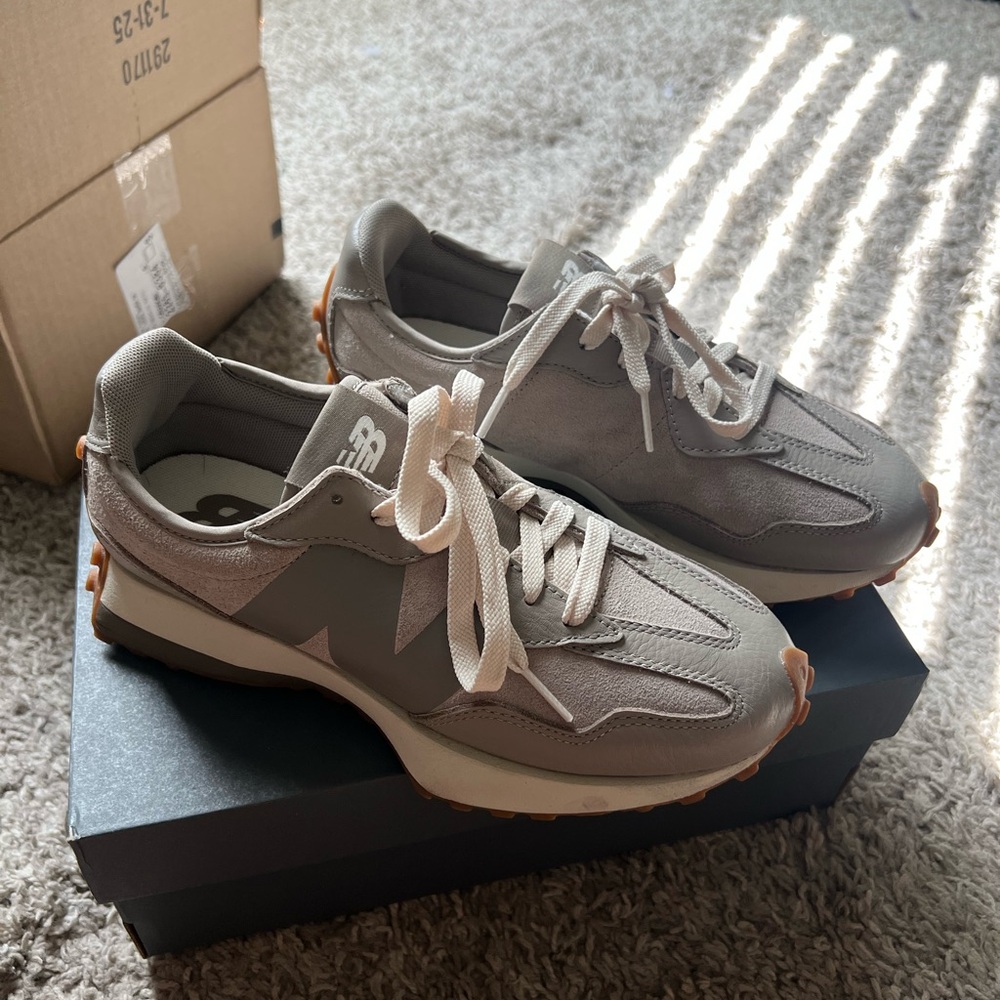 New Balance 327
